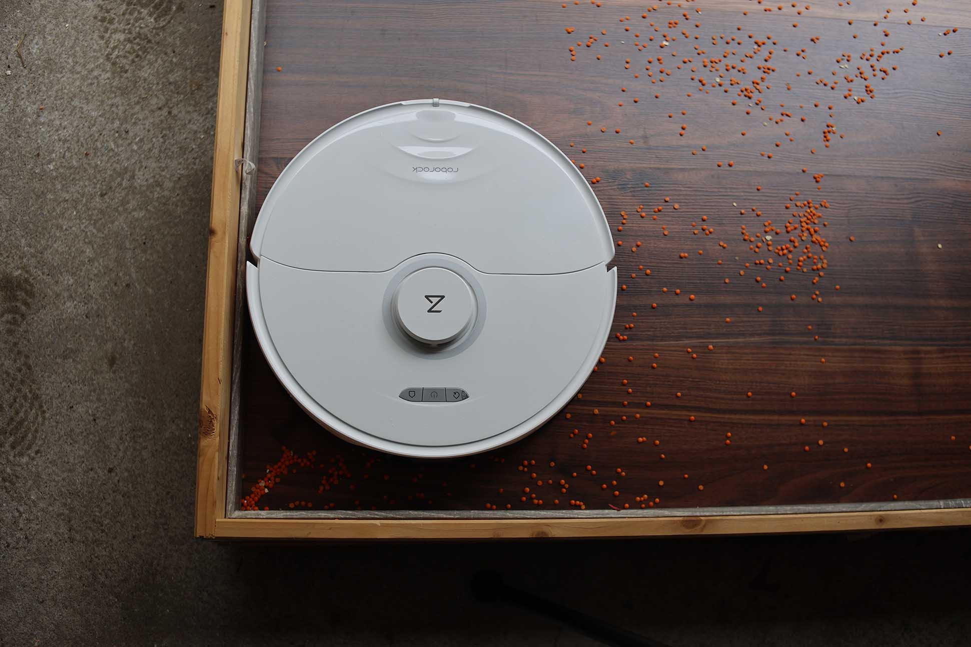 Уборка углов роботом-пылесосом Roborock S8 Pro Ultra.